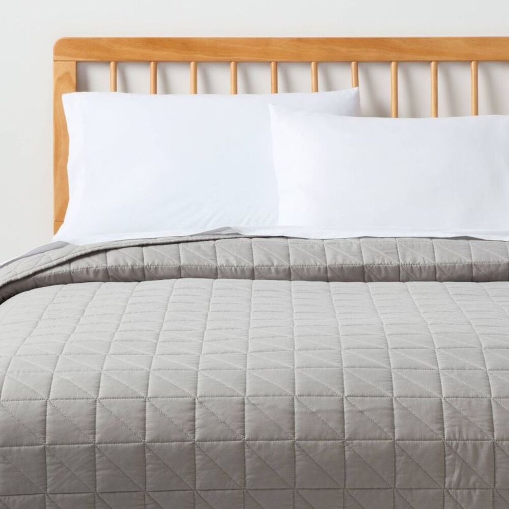 King Microfiber Quilt Gray - Room Essentials